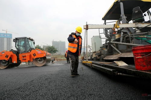 再加速！成都大運會直聯通道啟動瀝青鋪設，助力普通道路貨物運輸代理高效暢行